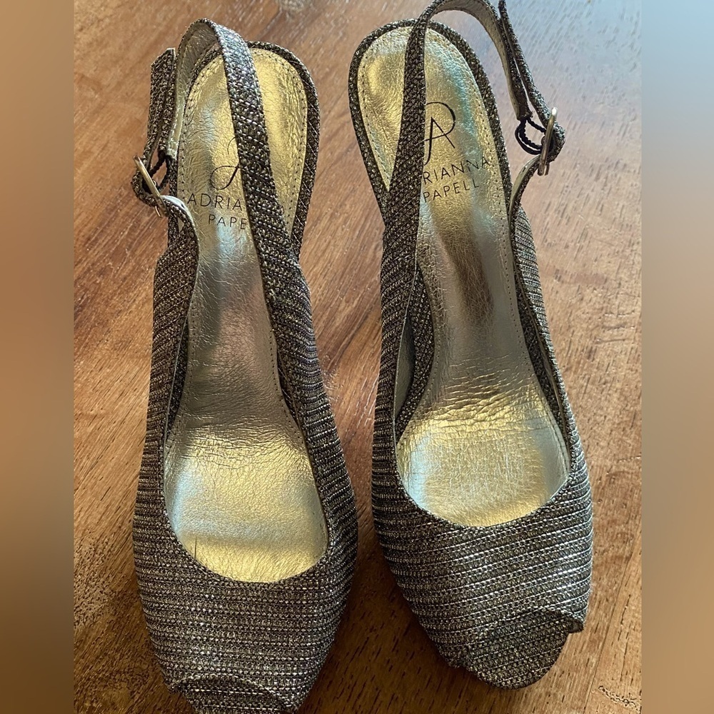 Adrianna Papell RITA Metallic Peep-Toe Sling-Back Platform. Gently worn.